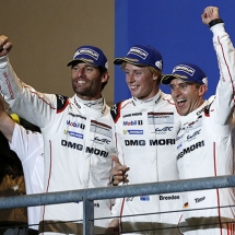 Porsche Team: Mark Webber, Brendon Hartley, Timo Bernhard (l-r)