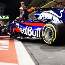 ABU DHABI, UNITED ARAB EMIRATES - NOVEMBER 23:  Pierre Gasly of France and Scuderia Toro Rosso and Brendon Hartley of New Zealand and Scuderia Toro Rosso at the Scuderia Toro Rosso team photo during previews for the Abu Dhabi Formula One Grand Prix at Yas Marina Circuit on November 23, 2017 in Abu Dhabi, United Arab Emirates.  (Photo by Mark Thompson/Getty Images) // Getty Images / Red Bull Content Pool  // P-20171123-01301 // Usage for editorial use only // Please go to www.redbullcontentpool.com for further information. //