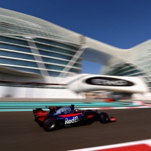 ABU DHABI, UNITED ARAB EMIRATES - NOVEMBER 24: Brendon Hartley of New Zealand driving the (28) Scuderia Toro Rosso STR12 on track during practice for the Abu Dhabi Formula One Grand Prix at Yas Marina Circuit on November 24, 2017 in Abu Dhabi, United Arab Emirates.  (Photo by Dan Istitene/Getty Images) // Getty Images / Red Bull Content Pool  // P-20171124-00425 // Usage for editorial use only // Please go to www.redbullcontentpool.com for further information. //