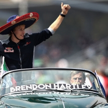 MEXICO CITY, MEXICO - OCTOBER 29: Brendon Hartley of New Zealand and Scuderia Toro Rosso on the drivers parade before the Formula One Grand Prix of Mexico at Autodromo Hermanos Rodriguez on October 29, 2017 in Mexico City, Mexico. (Photo by Mark Thompson/Getty Images) // Getty Images / Red Bull Content Pool // P-20171029-00959 // Usage for editorial use only // Please go to www.redbullcontentpool.com for further information. //