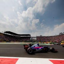 MEXICO CITY, MEXICO - OCTOBER 29: Brendon Hartley of New Zealand driving the (28) Scuderia Toro Rosso STR12 on track during the Formula One Grand Prix of Mexico at Autodromo Hermanos Rodriguez on October 29, 2017 in Mexico City, Mexico. (Photo by Mark Thompson/Getty Images) // Getty Images / Red Bull Content Pool // P-20171029-01081 // Usage for editorial use only // Please go to www.redbullcontentpool.com for further information. //