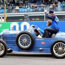 MONZA, ITALY - SEPTEMBER 02: Brendon Hartley of New Zealand and Scuderia Toro Rosso waves to the crowd on the drivers parade before the Formula One Grand Prix of Italy at Autodromo di Monza on September 2, 2018 in Monza, Italy.  (Photo by Mark Thompson/Getty Images) // Getty Images / Red Bull Content Pool  // AP-1WSCE1W8S2511 // Usage for editorial use only // Please go to www.redbullcontentpool.com for further information. //