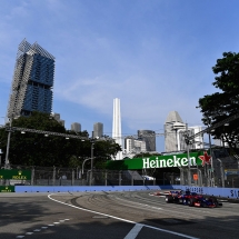 SINGAPORE - SEPTEMBER 14: Brendon Hartley of New Zealand driving the (28) Scuderia Toro Rosso STR13 Honda on track during practice for the Formula One Grand Prix of Singapore at Marina Bay Street Circuit on September 14, 2018 in Singapore.  (Photo by Clive Mason/Getty Images) // Getty Images / Red Bull Content Pool  // AP-1WW6DUQ1D2111 // Usage for editorial use only // Please go to www.redbullcontentpool.com for further information. //