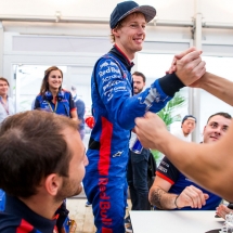 SUZUKA, JAPAN - OCTOBER 06:  Brendon Hartley of Scuderia Toro Rosso and New Zealand celebrates 6th place during qualifying for the Formula One Grand Prix of Japan at Suzuka Circuit on October 6, 2018 in Suzuka.  (Photo by Peter Fox/Getty Images) // Getty Images / Red Bull Content Pool  // AP-1X48YYZ111W11 // Usage for editorial use only // Please go to www.redbullcontentpool.com for further information. //