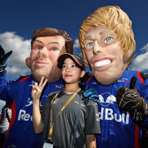 SUZUKA, JAPAN - OCTOBER 07:  Fans dressed as Pierre Gasly of France and Scuderia Toro Rosso and Brendon Hartley of New Zealand and Scuderia Toro Rosso pose for a photo before the Formula One Grand Prix of Japan at Suzuka Circuit on October 7, 2018 in Suzuka.  (Photo by Mark Thompson/Getty Images) // Getty Images / Red Bull Content Pool  // AP-1X4HGTDGW2111 // Usage for editorial use only // Please go to www.redbullcontentpool.com for further information. //