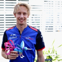 MEXICO CITY, MEXICO - OCTOBER 25: Brendon Hartley of New Zealand and Scuderia Toro Rosso poses for a photo with a traditional piece of Mexican art during previews ahead of the Formula One Grand Prix of Mexico at Autodromo Hermanos Rodriguez on October 25, 2018 in Mexico City, Mexico.  (Photo by Peter Fox/Getty Images) // Getty Images / Red Bull Content Pool  // AP-1XAHMZSE11W11 // Usage for editorial use only // Please go to www.redbullcontentpool.com for further information. //