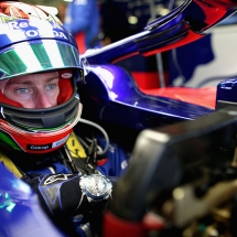 MEXICO CITY, MEXICO - OCTOBER 26:  Brendon Hartley of New Zealand and Scuderia Toro Rosso prepares to drive in the garage during practice for the Formula One Grand Prix of Mexico at Autodromo Hermanos Rodriguez on October 26, 2018 in Mexico City, Mexico.  (Photo by Peter Fox/Getty Images) // Getty Images / Red Bull Content Pool  // AP-1XAT4F7K11W11 // Usage for editorial use only // Please go to www.redbullcontentpool.com for further information. //
