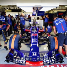 MEXICO CITY, MEXICO - OCTOBER 26:  Brendon Hartley of New Zealand and Scuderia Toro Rosso prepares to drive in the garage during practice for the Formula One Grand Prix of Mexico at Autodromo Hermanos Rodriguez on October 26, 2018 in Mexico City, Mexico.  (Photo by Peter Fox/Getty Images) // Getty Images / Red Bull Content Pool  // AP-1XAT76Z7H1W11 // Usage for editorial use only // Please go to www.redbullcontentpool.com for further information. //