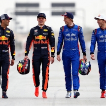 BAHRAIN, BAHRAIN - APRIL 05:  Pierre Gasly of France and Scuderia Toro Rosso, Brendon Hartley of New Zealand and Scuderia Toro Rosso, Daniel Ricciardo of Australia and Red Bull Racing and Max Verstappen of Netherlands and Red Bull Racing pose for a photo during previews ahead of the Bahrain Formula One Grand Prix at Bahrain International Circuit on April 5, 2018 in Bahrain, Bahrain.  (Photo by Mark Thompson/Getty Images) // Getty Images / Red Bull Content Pool  // AP-1V9J4SGYD1W11 // Usage for editorial use only // Please go to www.redbullcontentpool.com for further information. //