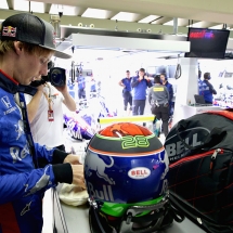 SAO PAULO, BRAZIL - NOVEMBER 09: Brendon Hartley of New Zealand and Scuderia Toro Rosso prepares to drive in the garage during practice for the Formula One Grand Prix of Brazil at Autodromo Jose Carlos Pace on November 9, 2018 in Sao Paulo, Brazil.  (Photo by Peter Fox/Getty Images) // Getty Images / Red Bull Content Pool  // AP-1XF94PE2S2111 // Usage for editorial use only // Please go to www.redbullcontentpool.com for further information. //