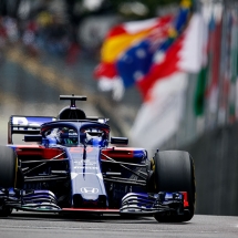 SAO PAULO, BRAZIL - NOVEMBER 09: Brendon Hartley of New Zealand driving the (28) Scuderia Toro Rosso STR13 Honda on track during practice for the Formula One Grand Prix of Brazil at Autodromo Jose Carlos Pace on November 9, 2018 in Sao Paulo, Brazil.  (Photo by Lars Baron/Getty Images) // Getty Images / Red Bull Content Pool  // AP-1XFA1H4C12111 // Usage for editorial use only // Please go to www.redbullcontentpool.com for further information. //