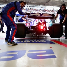 SAO PAULO, BRAZIL - NOVEMBER 10: Brendon Hartley of New Zealand driving the (28) Scuderia Toro Rosso STR13 Honda is pulled back into the garage during qualifying for the Formula One Grand Prix of Brazil at Autodromo Jose Carlos Pace on November 10, 2018 in Sao Paulo, Brazil.  (Photo by Peter Fox/Getty Images) // Getty Images / Red Bull Content Pool  // AP-1XFNAPXT92111 // Usage for editorial use only // Please go to www.redbullcontentpool.com for further information. //