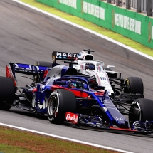 SAO PAULO, BRAZIL - NOVEMBER 11: Brendon Hartley of New Zealand driving the (28) Scuderia Toro Rosso STR13 Honda leads Lance Stroll of Canada driving the (18) Williams Martini Racing FW41 Mercedes on track during the Formula One Grand Prix of Brazil at Autodromo Jose Carlos Pace on November 11, 2018 in Sao Paulo, Brazil.  (Photo by Mark Thompson/Getty Images) // Getty Images / Red Bull Content Pool  // AP-1XFYMR9W51W11 // Usage for editorial use only // Please go to www.redbullcontentpool.com for further information. //
